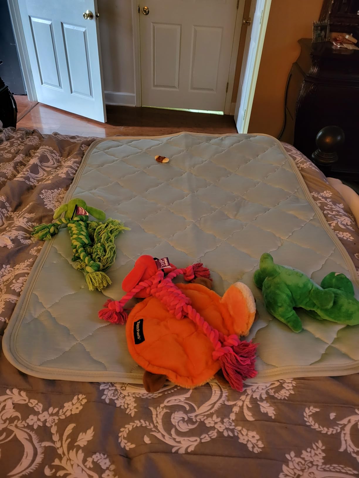 Cooling mat with dog toys